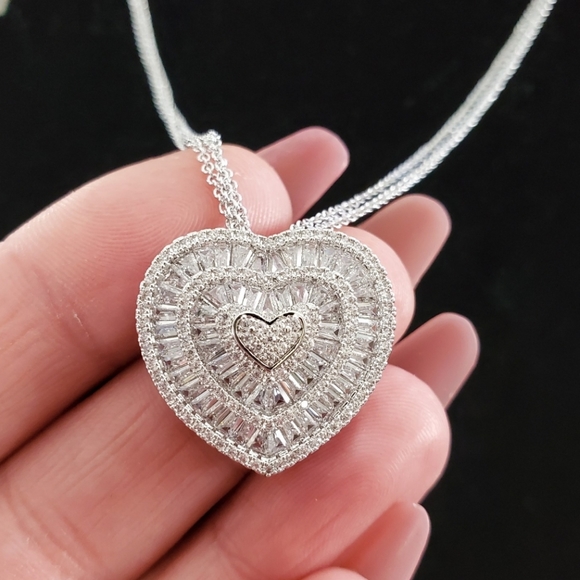 Cz triple heart pendant with 20" triple chain - Picture 10 of 12